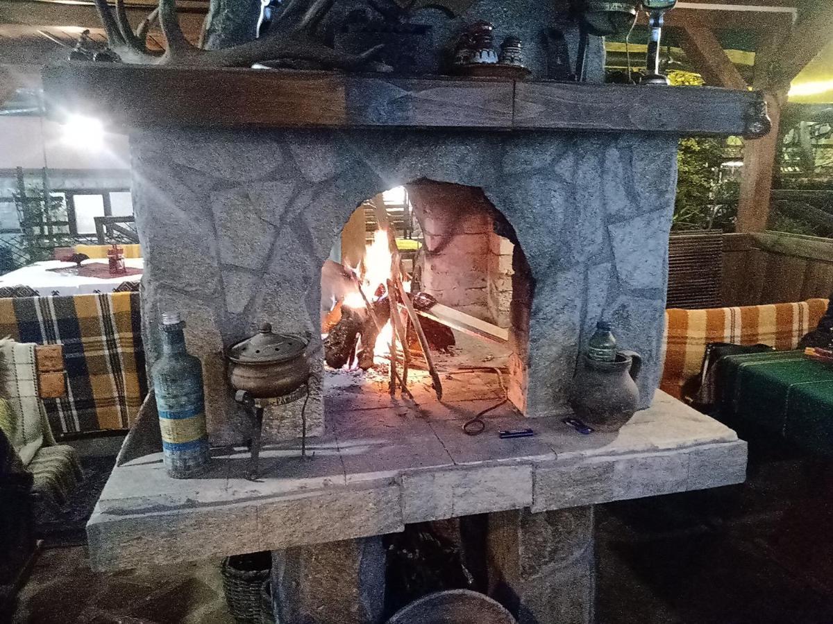 Hotel Кръчмъ При Байката Ribarica Esterno foto