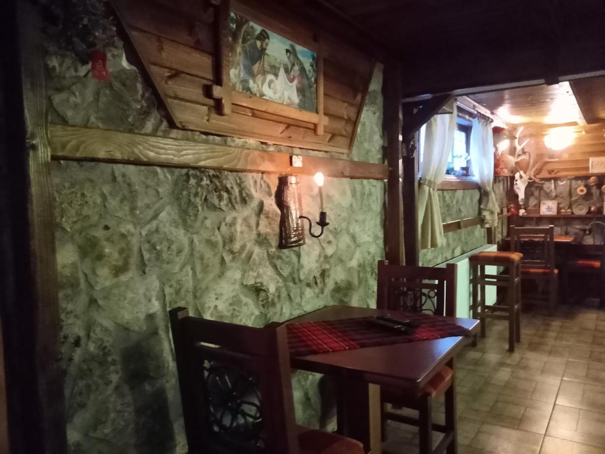 Hotel Кръчмъ При Байката Ribarica Esterno foto