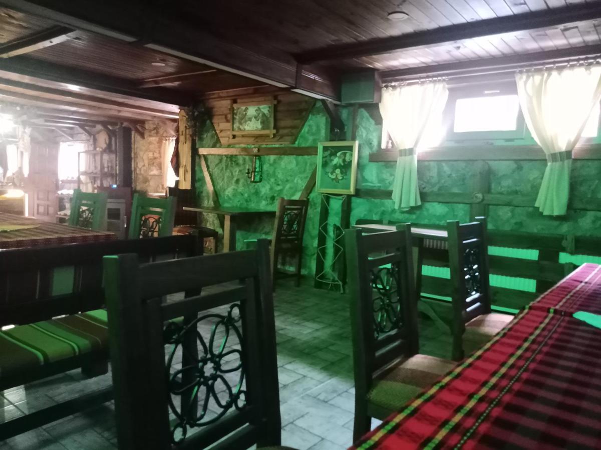 Hotel Кръчмъ При Байката Ribarica Esterno foto
