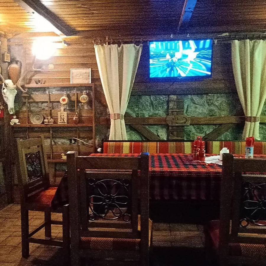 Hotel Кръчмъ При Байката Ribarica Esterno foto