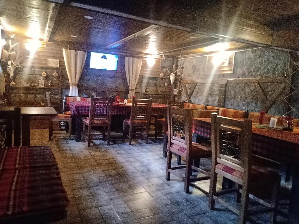 Hotel Кръчмъ При Байката Ribarica Esterno foto