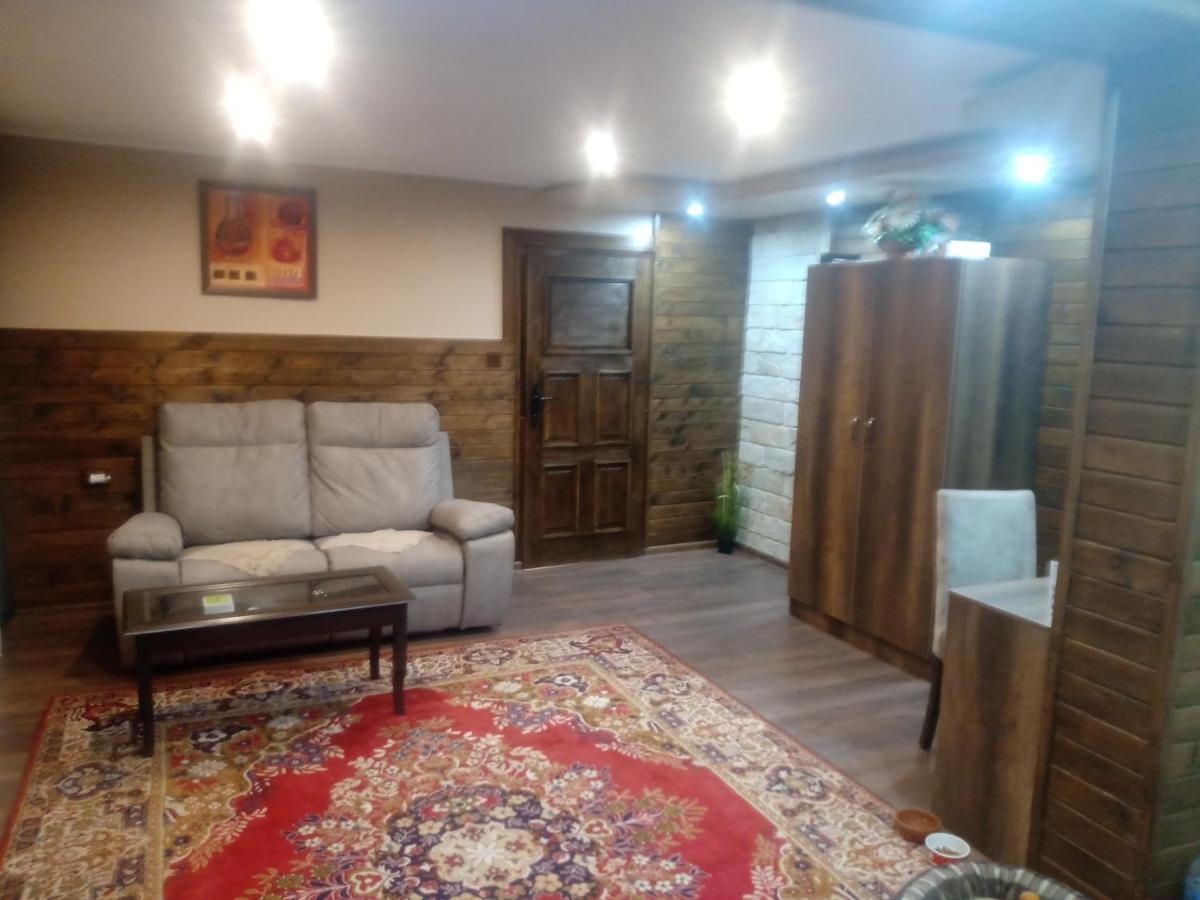 Hotel Кръчмъ При Байката Ribarica Esterno foto