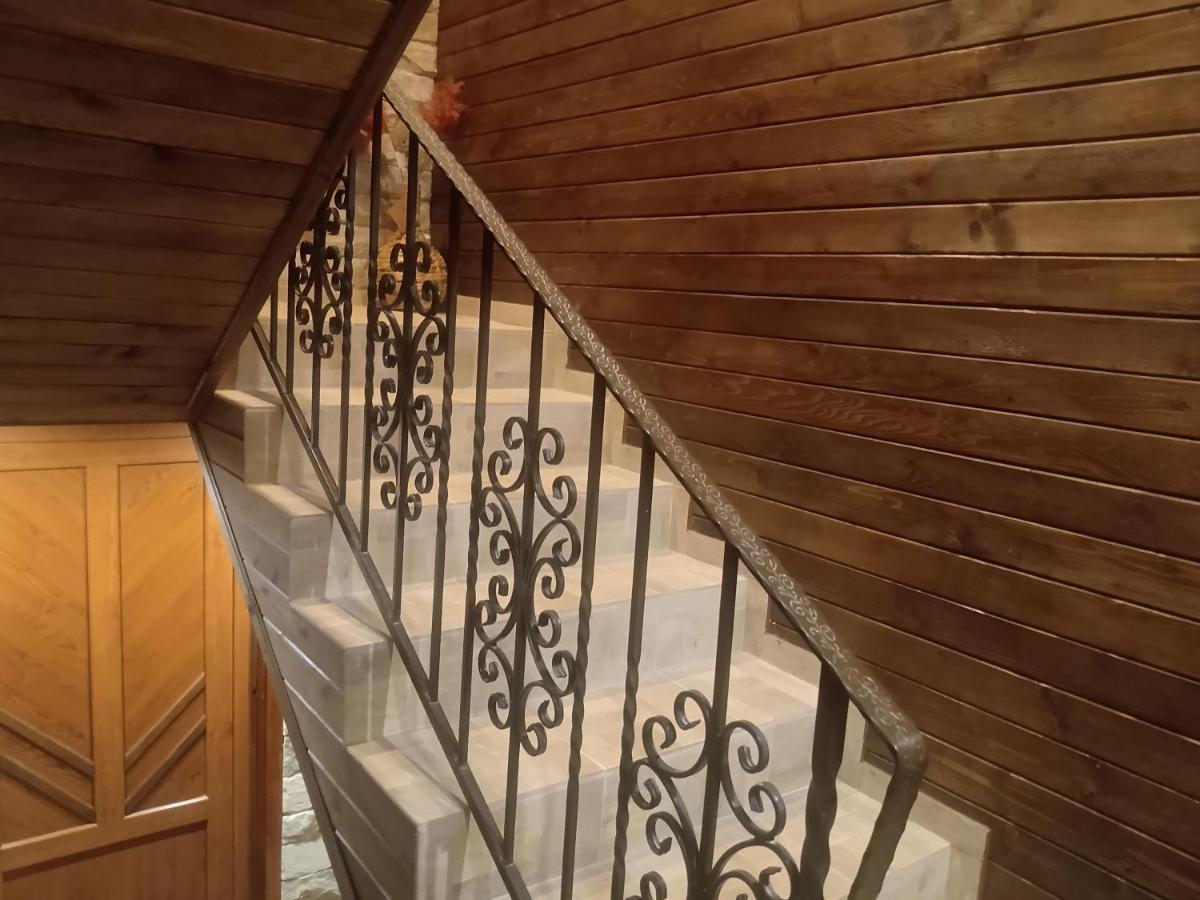 Hotel Кръчмъ При Байката Ribarica Esterno foto