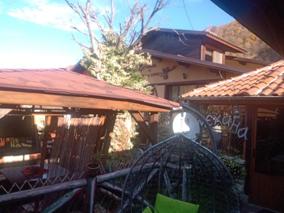 Hotel Кръчмъ При Байката Ribarica Esterno foto